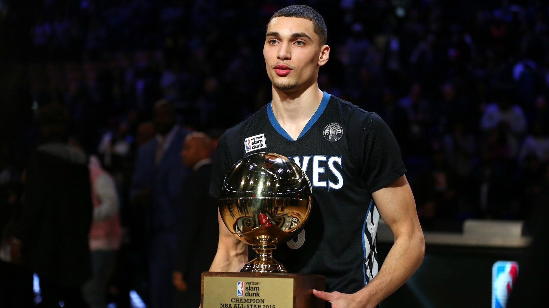 梅西重返赛场，领先优势明显首场状态出色，TES观众沸腾！比赛高潮迭起